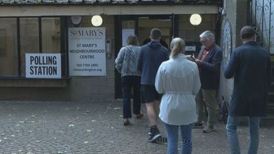 Reino Unido acude a las urnas, que pueden devolver el poder a los laboristas tras 14 años