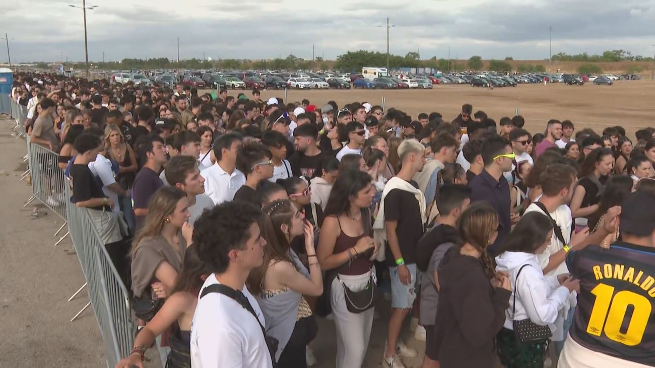 Pulseras de pago o alquiler de vasos: la OCU denuncia prácticas  "abusivas" de los festivales y conciertos de música