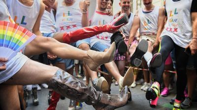 La Carrera de Tacones en la calle Pelayo, un clásico del Orgullo de Madrid