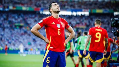 Mikel Merino silencia la Puerta de Brandenburgo