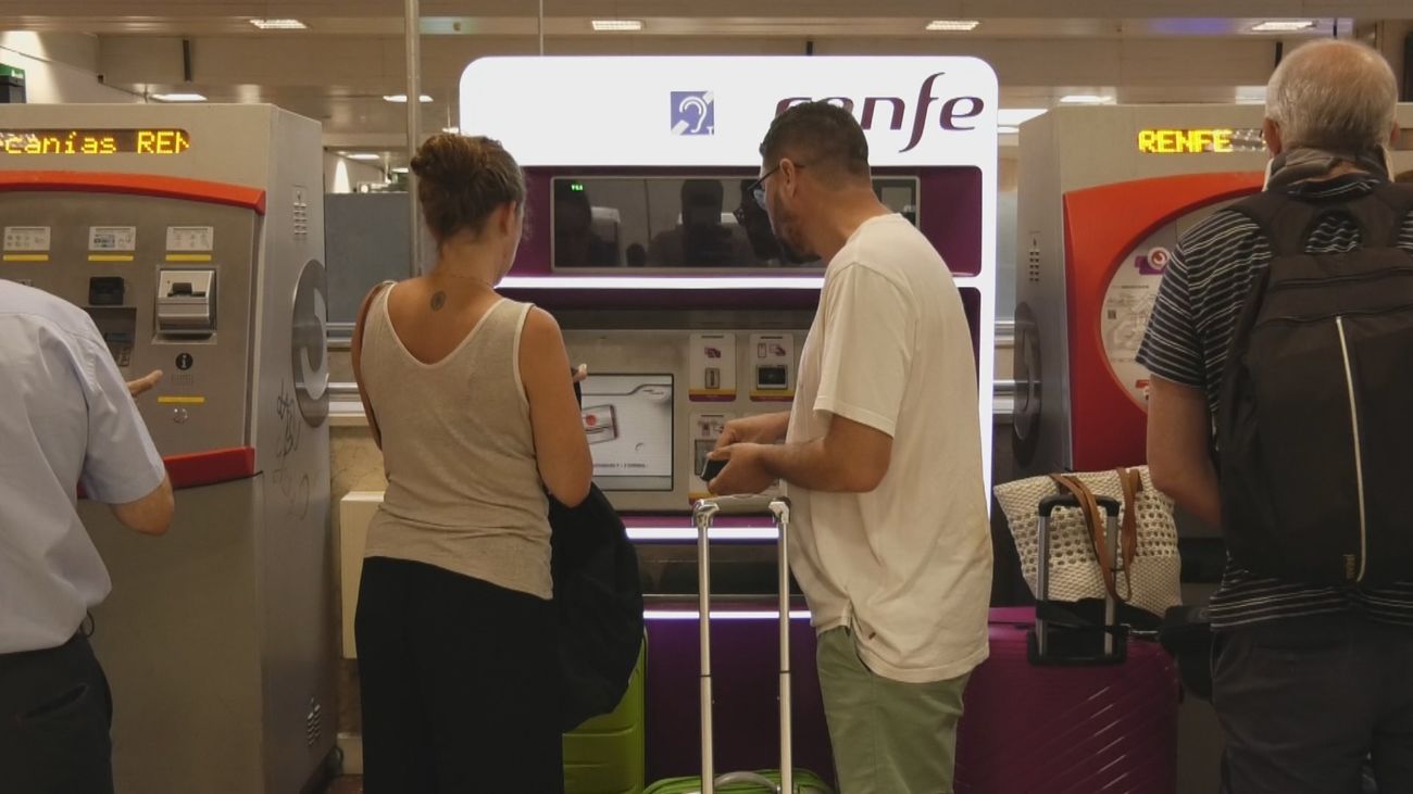 Un bus lanzadera conecta Chamartín y la T4 de Barajas desde este sábado