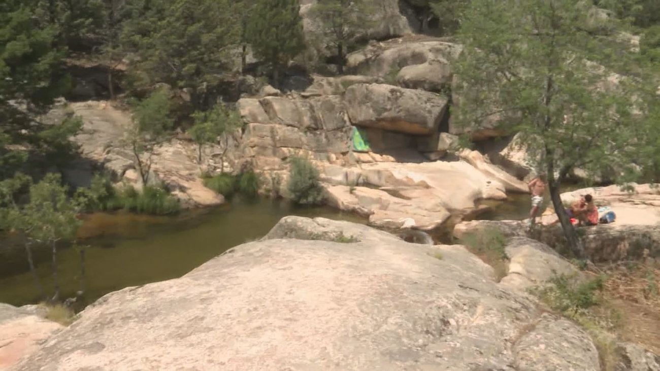 Hasta 3.000 euros de multa por bañarse en el río Manzanares y en otras zonas prohibidas