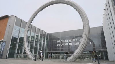 Visitamos el centro de desarrollo más grande de Decathlon con tienda, restaurante y pista de skate