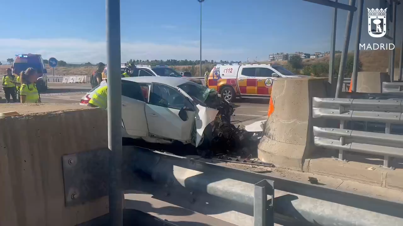 Muere un conductor de 54 años tras chocar contra un pilar del peaje de la R-3 en Vicálvaro