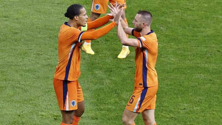 Van Dijk-De Vrij, la muralla insustituible de Koeman