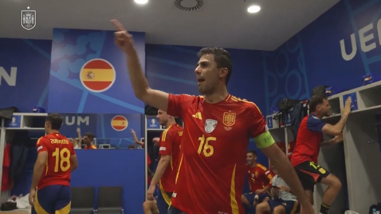 Nos colamos en la fiesta del vestuario de España