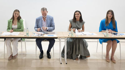 La reina Letizia sorprende con un vestido alquilado en apoyo a la moda circular