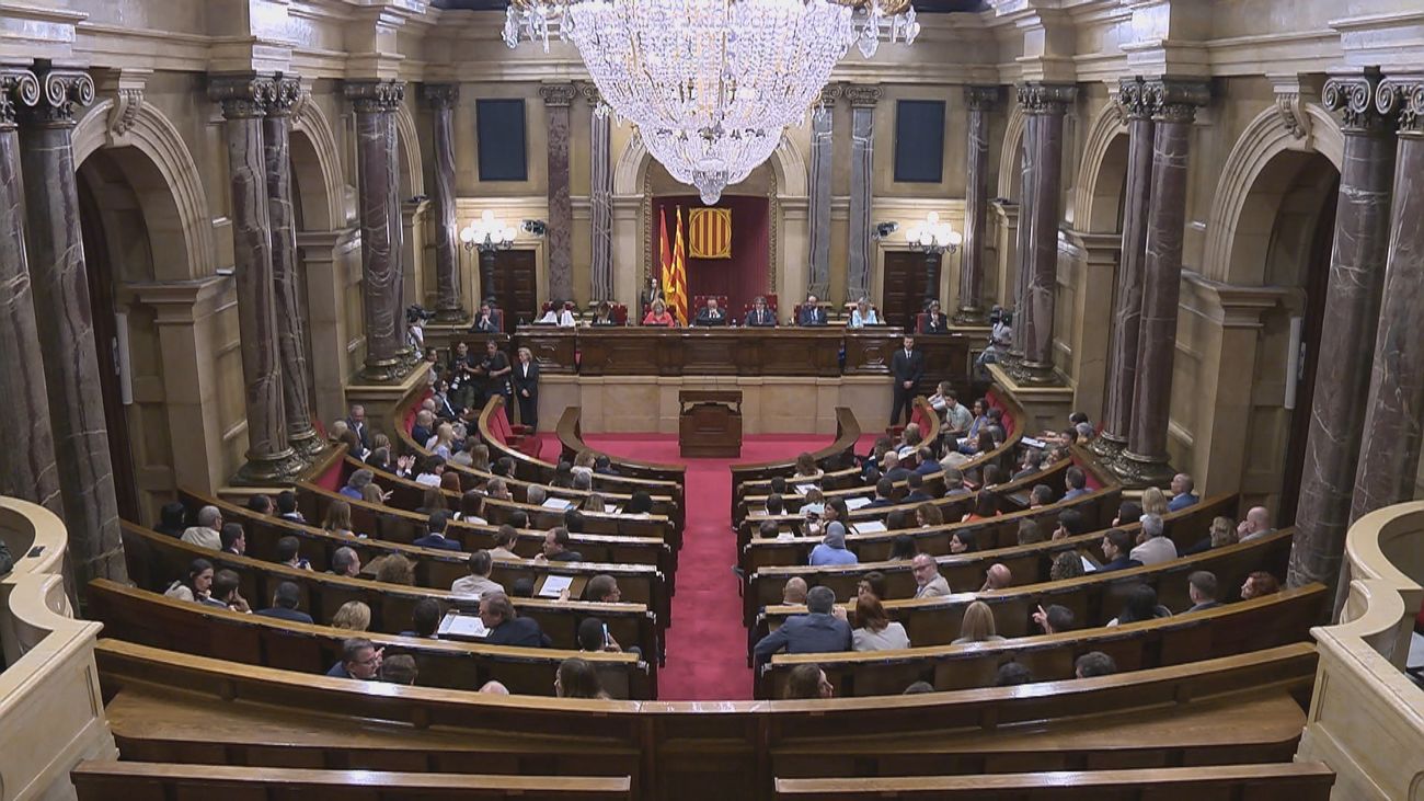 El Parlamento catalán aprueba que Puigdemont pueda votar telemáticamente