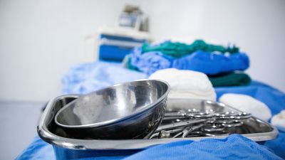 Se investiga a una cirujana plástica venezolana por operar sin licencia en Madrid a 25 mujeres