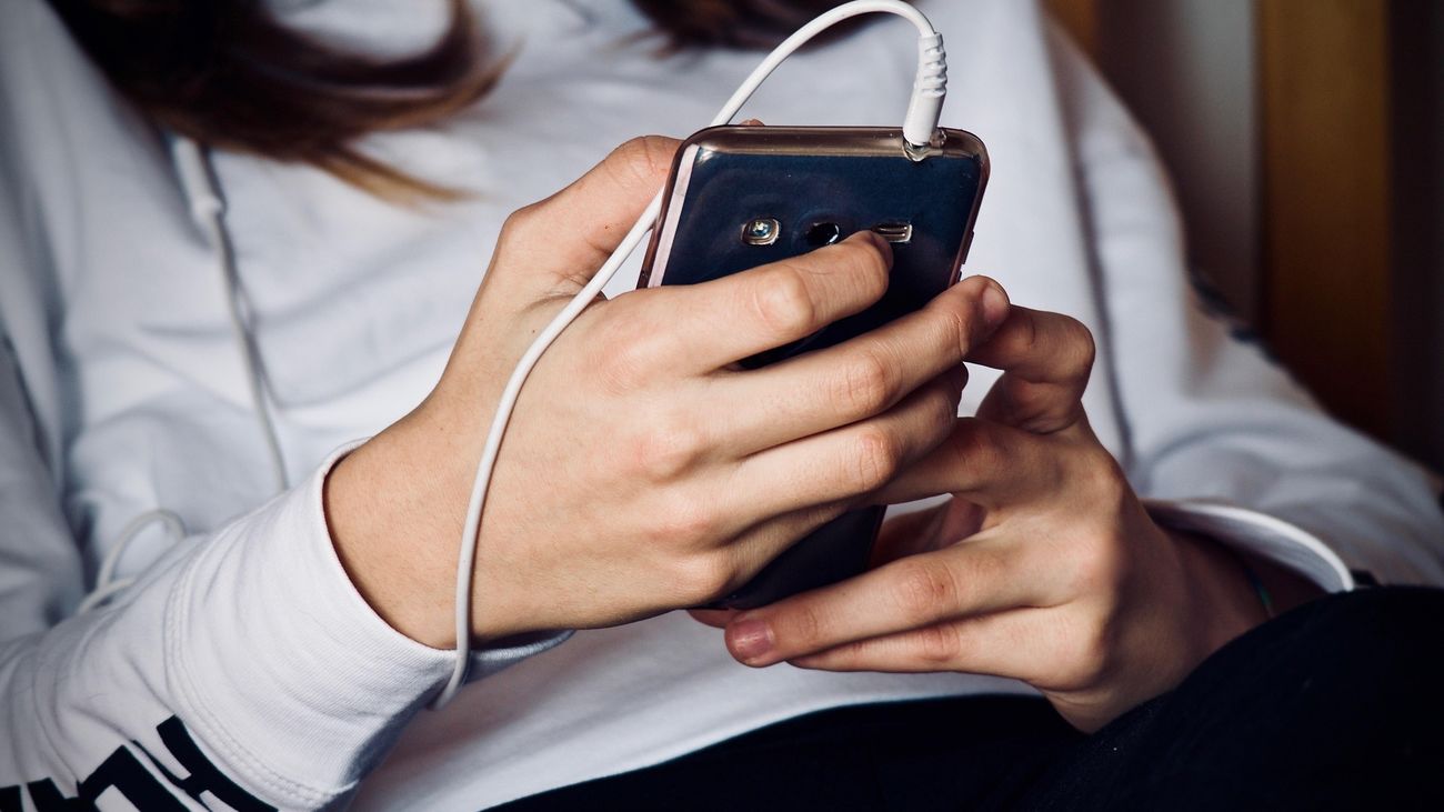 Protección de Datos investiga a varias empresas tecnológicas por utilizar 'patrones adictivos'