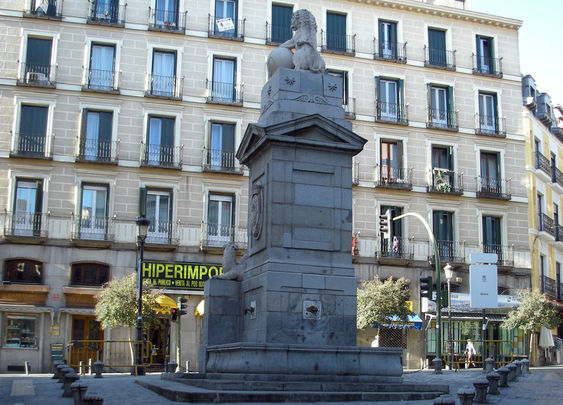 Sus tres caños comenzaron a fluir en 1814 en la confluencia entre la calle Toledo y Arganzuela / AYTO. MADRID