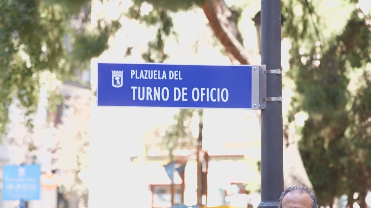 Madrid rinde homenaje a los abogados de oficio con una nueva plazuela 'Turno de Oficio'
