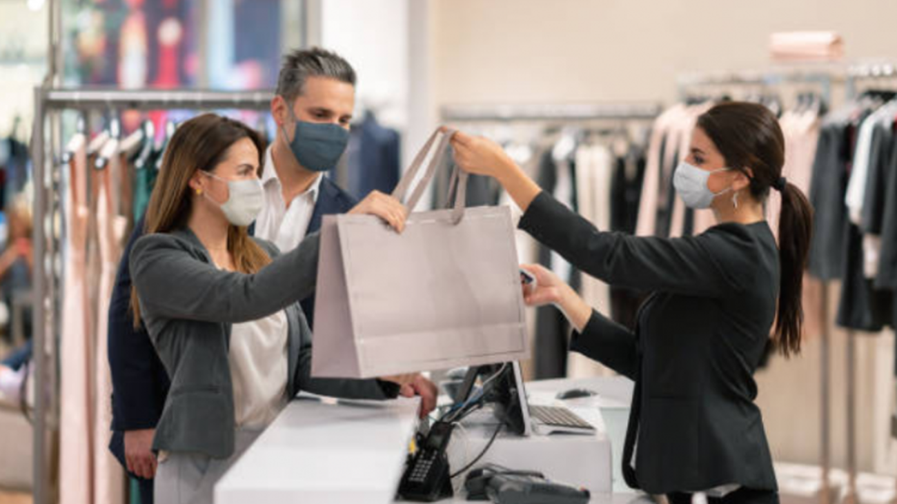 Oferta de trabajo para dependientes de moda en el centro de Madrid