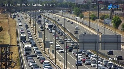 Tráfico lento y algunas retenciones en las salidas de Madrid