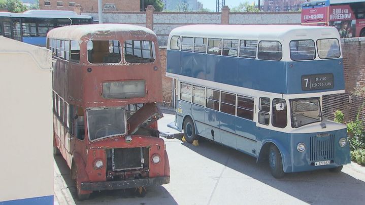 Autobuses históricos de la EMT antes y después de ser restaurados / TELEMADRID