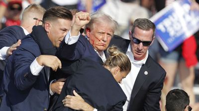 Trump sobrevive a un intento de asesinato, con dos muertos en un mitin en Pensilvania