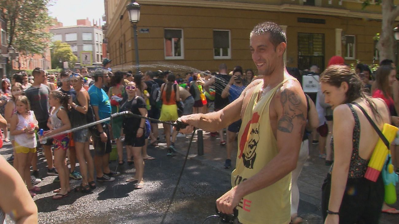 Vallecas se vuelve a mojar en su Batalla Naval por la dignidad de los pueblos