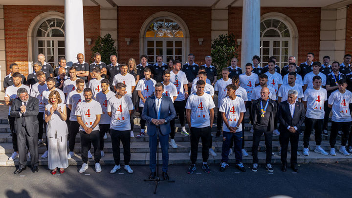 La Selección española con Pedro Sánchez / EFE