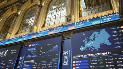 El Ibex 35 pierde casi un 1% en la primera sesión y  se sitúa por debajo de los 11.200 puntos