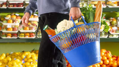 Sanse otorga una tarjeta monedero para alimentos a familias con pocos recursos