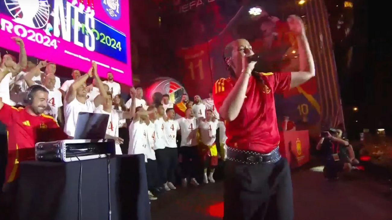 Isabel Aaiún y su ‘Potra salvaje’ lleva al éxtasis la celebración en Cibeles