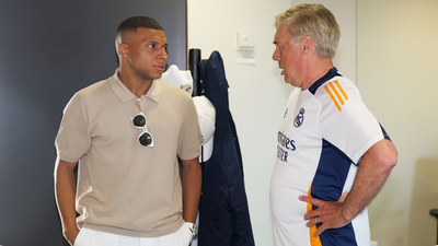 Ancelotti da la bienvenida a Mbappé en Valdebebas