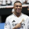 Mbappé desata la locura en su presentación: besos al escudo y un “¡Hala Madrid!”