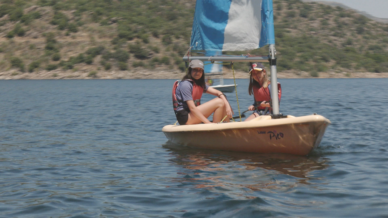 Campamento de vela para niños en el Embalse del Burguillo