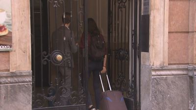 El Gobierno insta a los ayuntamientos a rastrear los pisos turísticos ilegales