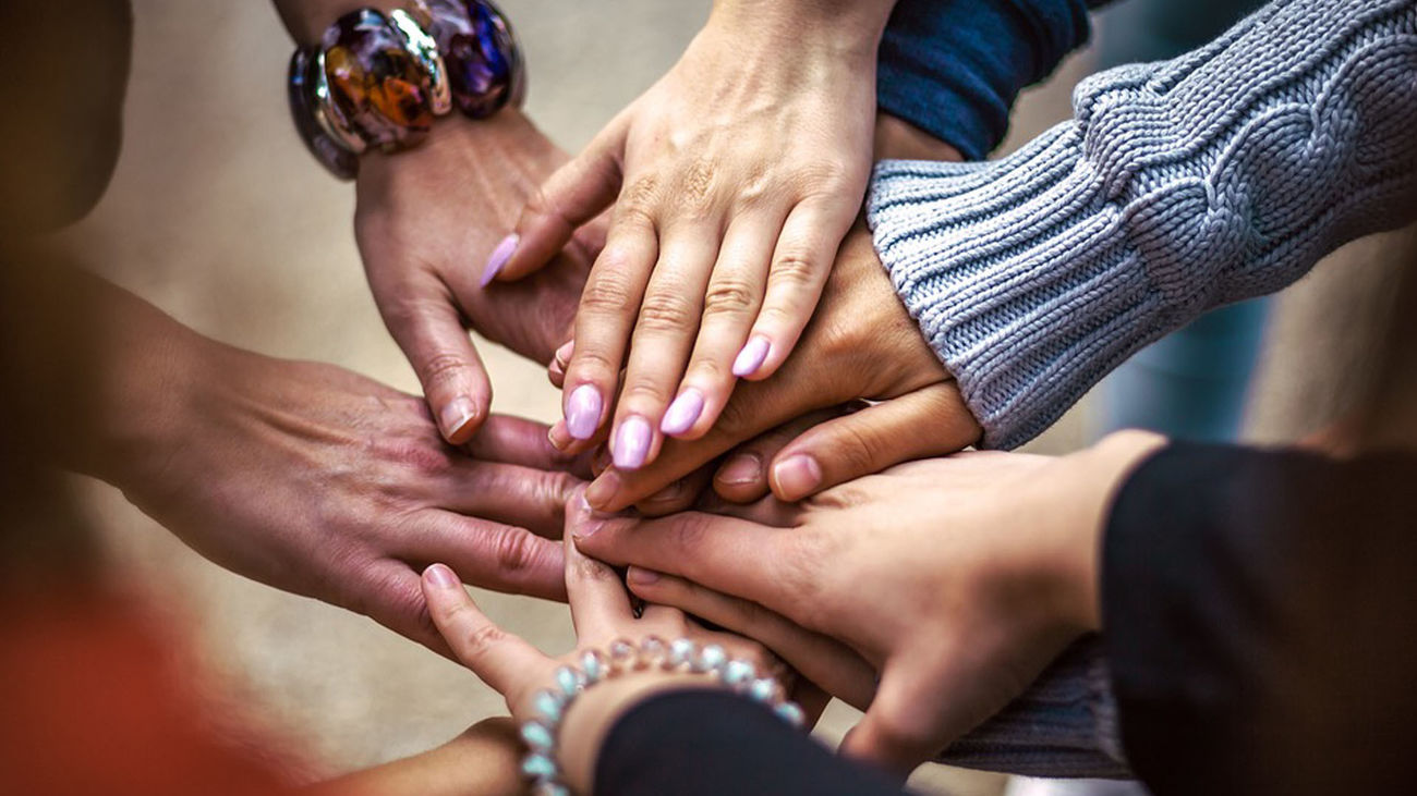 El 80,4% de los españoles aseguran ser personas felices frente a un 11,4% que afirma que no, según el CIS