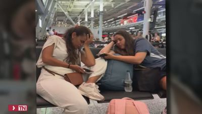 Un centenar de turistas españoles atrapados en el aeropuerto de Tirana
