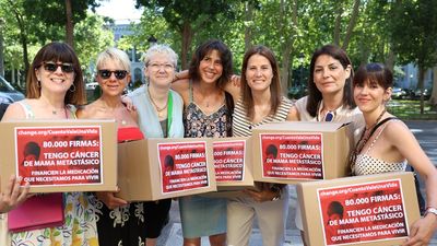 Mujeres con cáncer de mama piden a Sanidad que financie un fármaco de  última generación