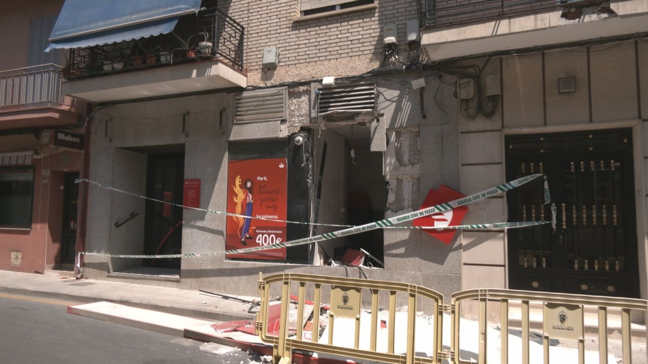 Robo de película en Morata de Tajuña: Se llevan un cajero arrancándolo con un camión