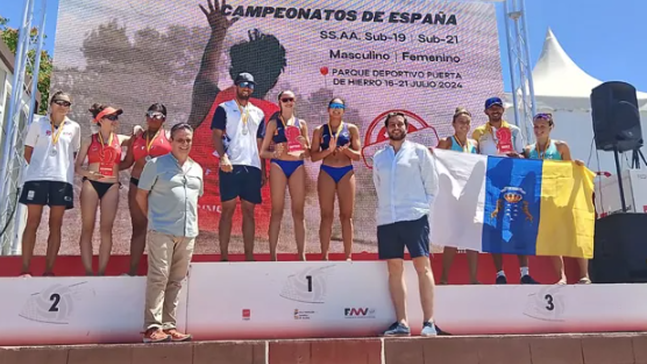 Podio del CESA de Vóley Playa Sub'19