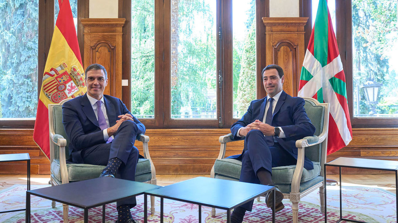 Sánchez y Pradales tratan el desarrollo del autogobierno vasco