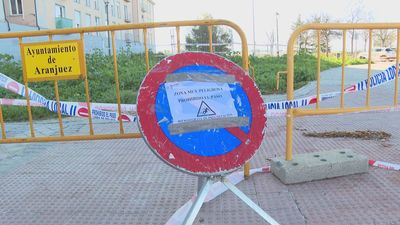 Angustia en otras 22 familias ante la amenaza del socavón de Aranjuez sobre sus viviendas