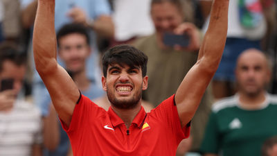 Alcaraz, en cuartos tras vencer a Safiullin