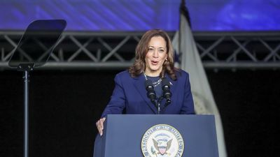 Kamala Harris tacha de "división y falta de respeto" los ataques de Trump a su identidad racial