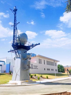 El palo de la corbeta F-35 'Cazadora' instalado en el Archivo de la Armada, en Campamento, Madrid / IHCN / MINISTERIO DE DEFENSA