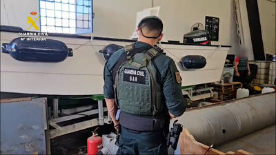 La Guardia Civil acaba con una gasolinera usada por las mafias en alta mar