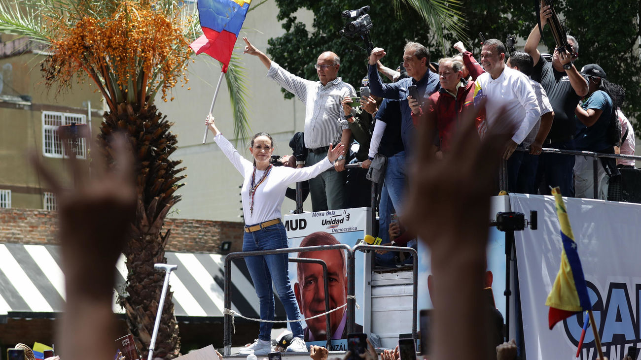 Opositores protestan en varias ciudades de Venezuela contra los resultados electorales