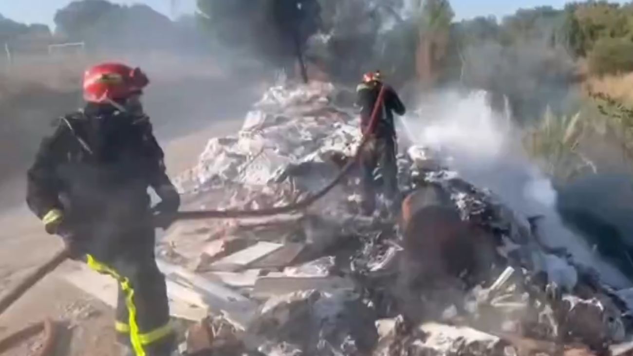 Incendio de basuras junto al río Guadarrama, que no deja intoxicados ni heridos