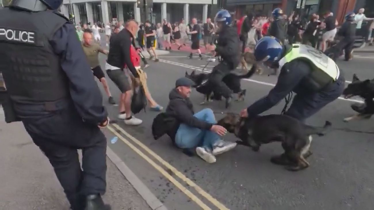 Un centenar de detenidos en Reino Unido por las protestas contra la inmigración y el Islam