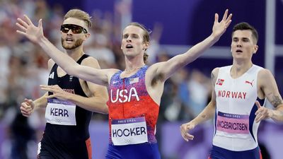 Cole Hocker destrona a Jakob Ingebrigtsen en el 1.500