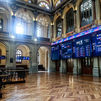 El IBEX baja el 0,32% y encadena cinco sesiones en rojo pese al rebote de Wall Street