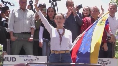 Machado alerta sobre la "grave amenaza" contra los asilados en la embajada de Argentina en Caracas
