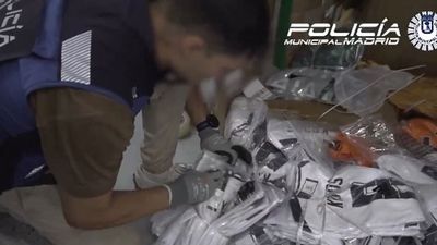 Intervienen más de 10.600 camisetas de fútbol falsificadas en tres trasteros de alquiler