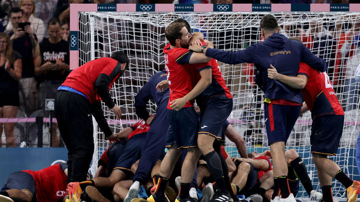 La selección española de balonmano celebra el pase a semifinales tras ganar en la prórroga a Egipto / EFE