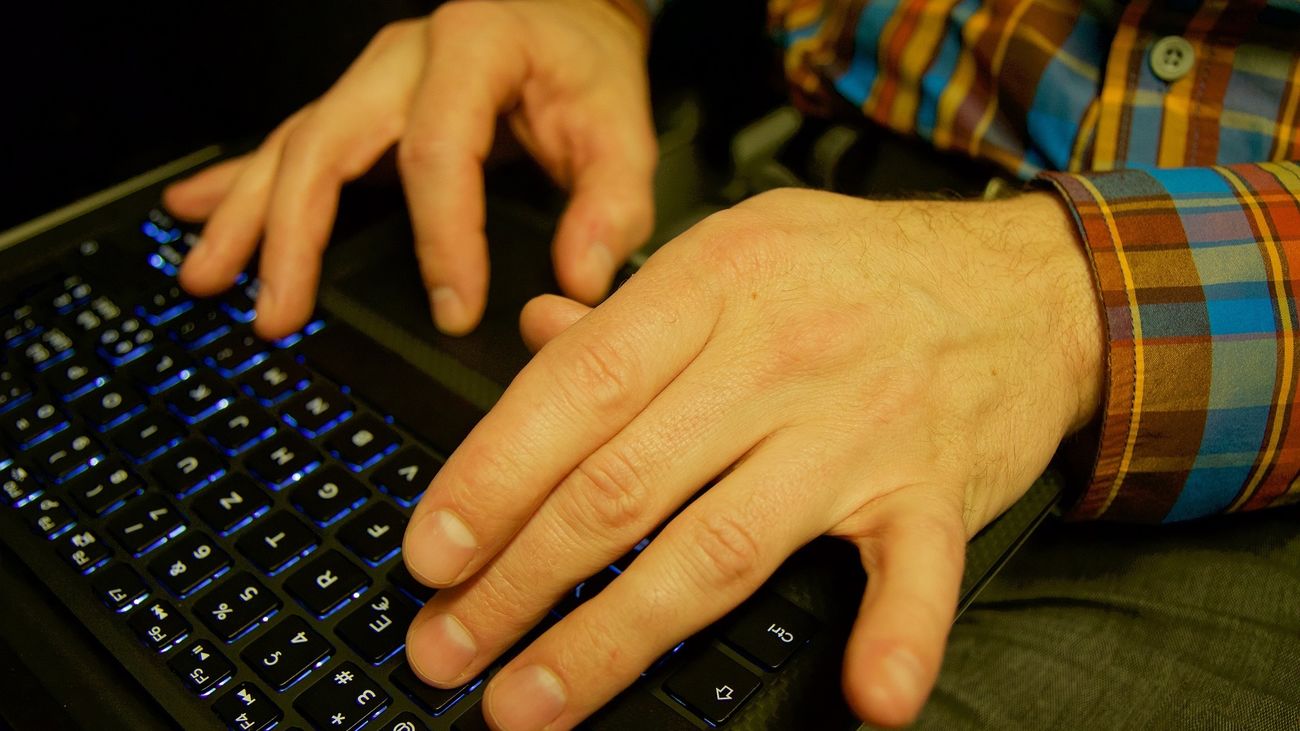 Un juzgado perdona una deuda de 60.000 euros a un hombre víctima de una ‘estafa amorosa’