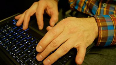 Un juzgado perdona una deuda de 60.000 euros a un hombre víctima de una ‘estafa amorosa’